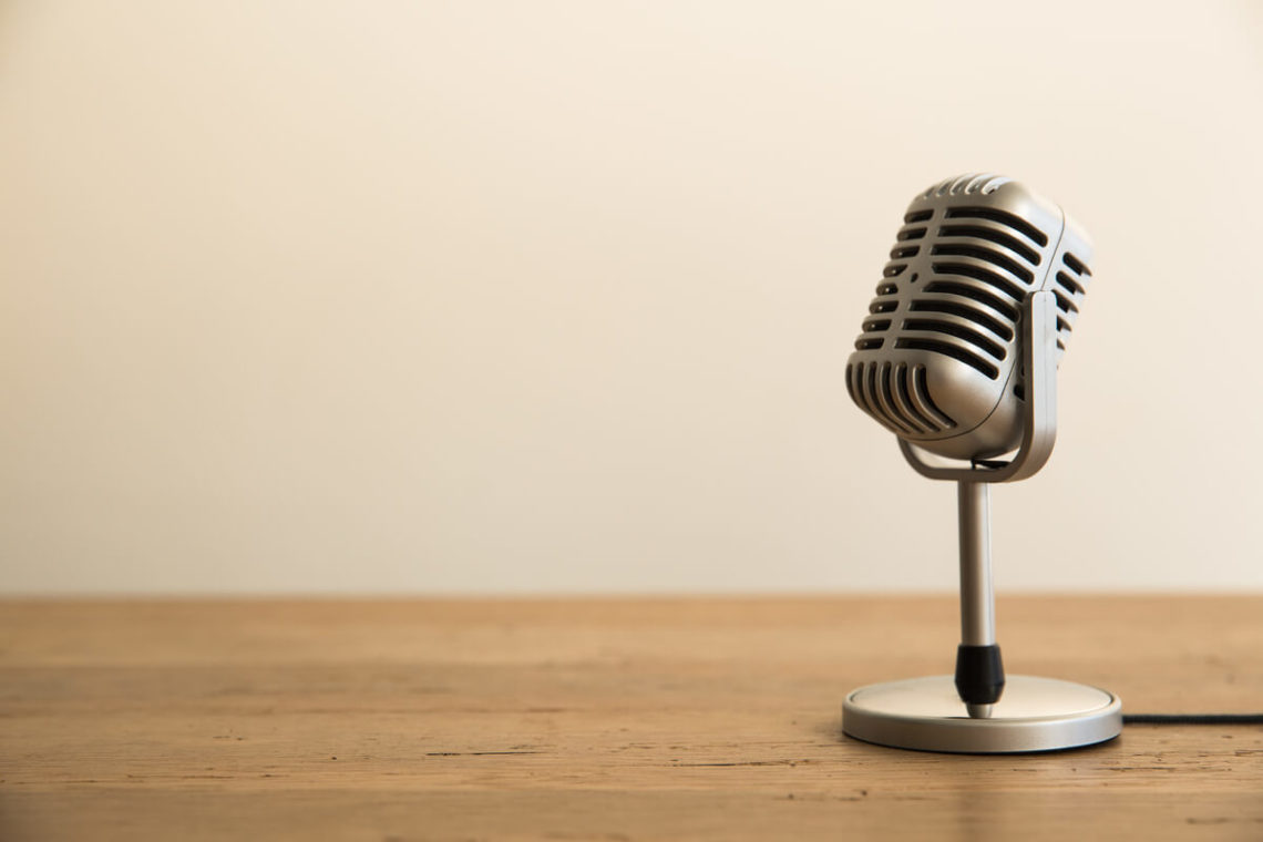 Title_the_wonder_years_begin_microphone_on_desk